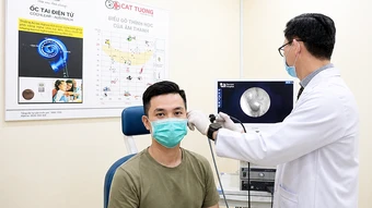 Nấm tai tái phát do bỏ điều trị - Báo TinVina