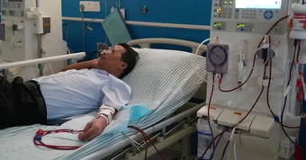 Nam tài xế suy thận nặng, người vợ chỉ nói 1 câu: "Anh ấy không chịu nghe lời tôi, giờ thì đã muộn"