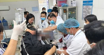 Nam thanh niên bị thanh sắt đâm xuyên ngực trên cao tốc Nội Bài - Lào Cai