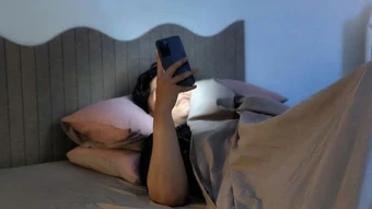 Nằm 'thối giường' cả cuối tuần