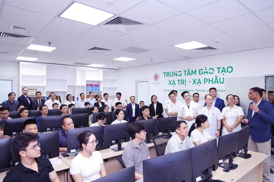 Nâng cao chất lượng điều trị ung thư nhờ đào tạo chuyên sâu về xạ trị, xạ phẫu