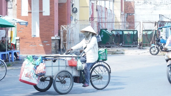 Nắng nóng cực đoan, bác sĩ cảnh báo những nguy cơ về sức khỏe Nắng nóng cực đoan, bác sĩ cảnh báo những nguy cơ về sức khỏe