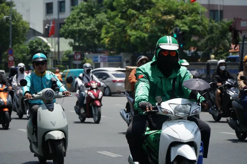 Nắng nóng đỉnh điểm, áo chống nắng bạn đang mặc có thực sự bảo vệ bạn? Nắng nóng đỉnh điểm, áo chống nắng bạn đang mặc có thực sự bảo vệ bạn?
