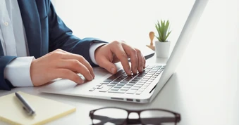 Nắng nóng kéo dài, dân văn phòng đối mặt nguy cơ “tụt năng lượng”