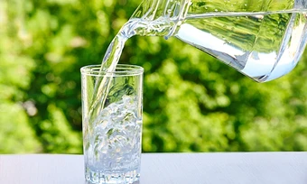 Nắng nóng, uống nước thế nào tốt cho tim? - Báo TinVina