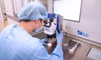Nên dùng tinh trùng tươi hay trữ đông khi làm IVF? - Báo TinVina