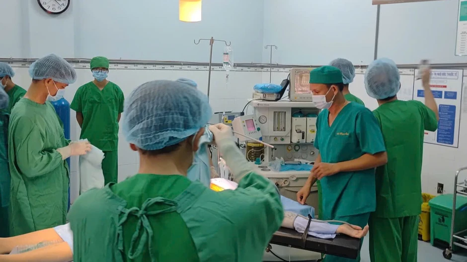 Ngành y tế đặc khu Phú Quý (tỉnh Lâm Đồng) làm chủ kỹ thuật phẫu thuật nội soi