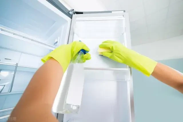 Ngày càng có nhiều người mắc ung thư đại trực tràng, bác sĩ cảnh báo 5 thực phẩm để lâu trong tủ lạnh là thủ phạm Ngày càng có nhiều người mắc ung thư đại trực tràng, bác sĩ cảnh báo 5 thực phẩm để lâu trong tủ lạnh là thủ phạm
