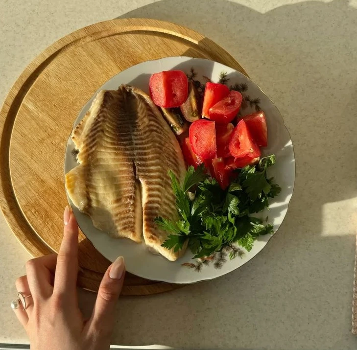 Ngày càng nhiều chị em còn trẻ đã mắc ung thư vú, bác sĩ thở dài: "Mê mấy cũng ĂN ÍT ĐI 5 món!"