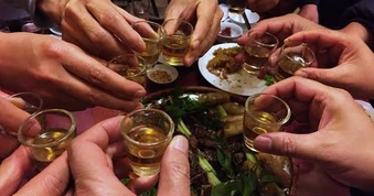 Ngày càng nhiều người âm thầm bị ung thư gan do gan nhiễm mỡ, bác sĩ chỉ rõ thủ phạm gây gan nhiễm mỡ Việt Nam vạn người mê