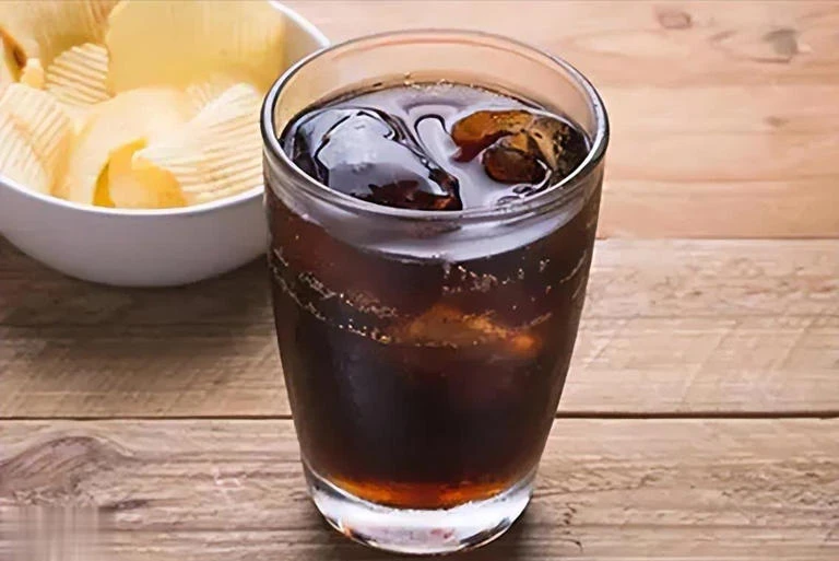 Ngày càng nhiều người tử vong vì bệnh tiểu đường, bác sĩ cảnh báo: Thà khát khô còn hơn uống 5 loại nước này