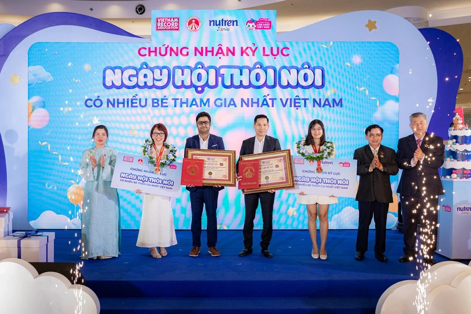'Ngày hội thôi nôi' quy tụ hàng trăm gia đình, hướng tới xác lập kỷ lục Việt Nam 'Ngày hội thôi nôi' quy tụ hàng trăm gia đình, hướng tới xác lập kỷ lục Việt Nam