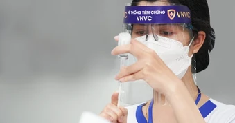 Ngày này 5 năm trước của những mũi vắc-xin chống Covid-19 đầu tiên