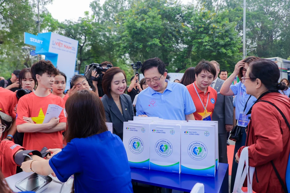 Ngày Sức khỏe toàn dân 2026: Long Châu đồng hành Bộ Y tế lan tỏa tinh thần chủ động phòng bệnh Ngày Sức khỏe toàn dân 2026: Long Châu đồng hành Bộ Y tế lan tỏa tinh thần chủ động phòng bệnh