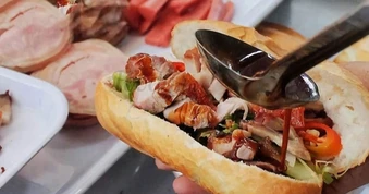 Nghệ An: Hơn 20 người nhập viện sau khi ăn bánh mì, Bộ Y tế chỉ đạo khẩn