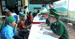 Nghệ An: Khám sức khỏe, cấp thuốc và tặng sân bóng rổ cho người dân, học sinh vùng biên