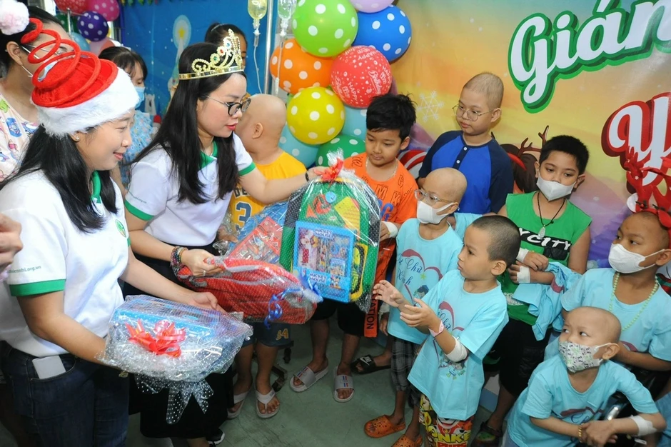 Nghề đặc biệt trong bệnh viện, không cầm dao mổ nhưng giúp xoa dịu nỗi đau Nghề đặc biệt trong bệnh viện, không cầm dao mổ nhưng giúp xoa dịu nỗi đau