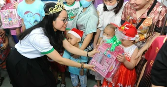 Nghề đặc biệt trong bệnh viện, không cầm dao mổ nhưng giúp xoa dịu nỗi đau