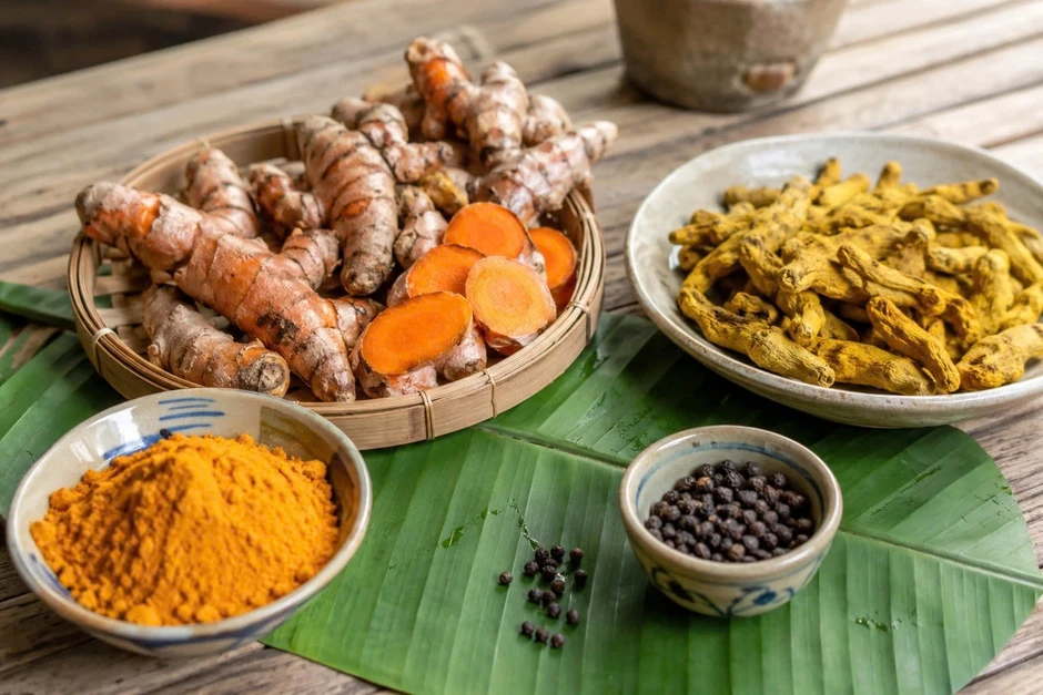 Nghệ tươi hay bột nghệ: Loại nào giúp cơ thể hấp thu curcumin tốt hơn?