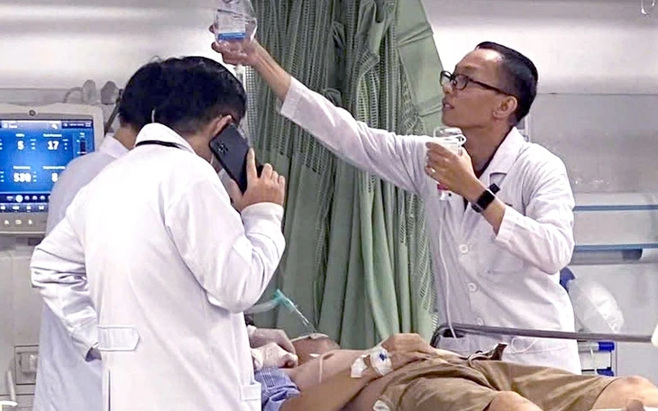 Nghẹt thở cứu ca đứt lìa động mạch cổ, ngưng tim: Ép tim 20 phút, vừa mổ vừa hồi sức