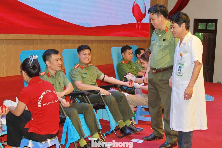 Nghĩa cử nhân văn ở 'Ngân hàng máu sống' Công an tỉnh Nghệ An Nghĩa cử nhân văn ở 'Ngân hàng máu sống' Công an tỉnh Nghệ An