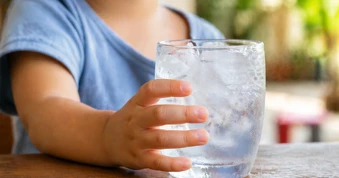 Ngộ độc thực phẩm: Vì sao cùng ăn 1 món người bị, người lại không?
