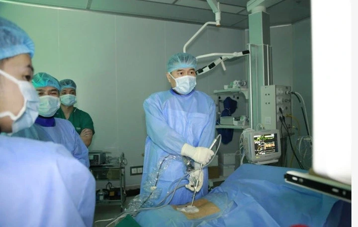 Ngồi nhiều, ít vận động, cô gái trẻ suýt liệt vì thoát vị đĩa đệm cổ Ngồi nhiều, ít vận động, cô gái trẻ suýt liệt vì thoát vị đĩa đệm cổ