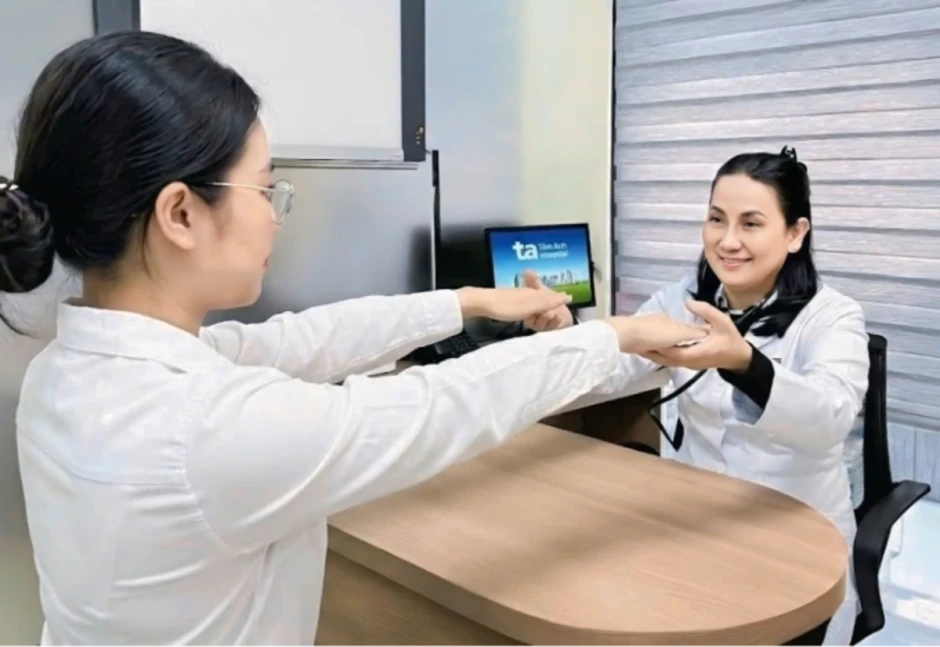 Ngồi nhiều, ít vận động làm tăng nguy cơ đột quỵ - Báo TinVina