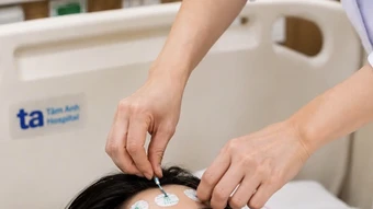Ngủ hay giật mình, chới với có cần khám? - Báo TinVina