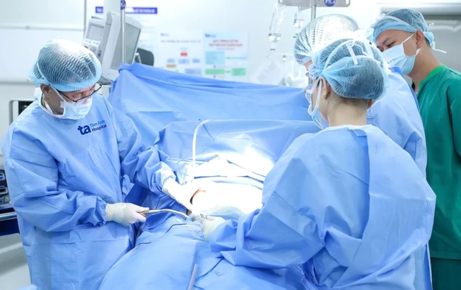 Ngực lõm chèn ép tim, phổi thiếu niên - Báo TinVina Ngực lõm chèn ép tim, phổi thiếu niên - Báo TinVina