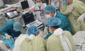 Ngừng tim đêm giao thừa, người đàn ông thoát cửa tử nhờ E-CPR