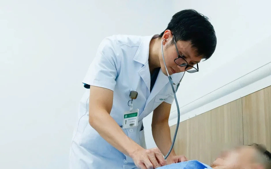 Ngừng tim ngay phòng can thiệp, người đàn ông được cứu trong 50 phút Ngừng tim ngay phòng can thiệp, người đàn ông được cứu trong 50 phút