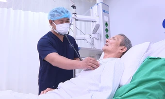 Ngưng tim sau 4 giờ đau ngực - Báo TinVina