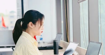 Người áp lực học tập, công việc vào diện giám sát tâm thần: Phòng bệnh hay nguy cơ gắn nhãn tâm lý?