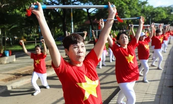 Người cao tuổi tự thiết kế cuộc sống riêng - Báo TinVina