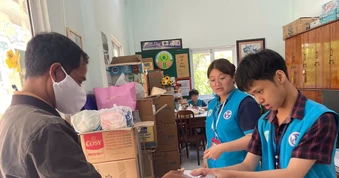 Người đặc biệt hỗ trợ bệnh nhân nghèo