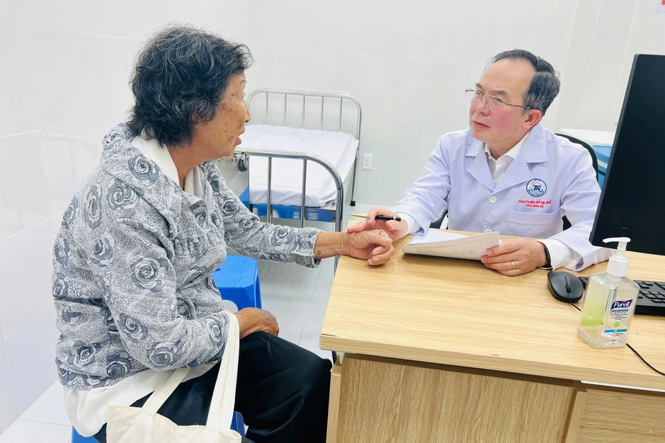 Người dân Côn Đảo được khám sức khỏe, lập hồ sơ điện tử Người dân Côn Đảo được khám sức khỏe, lập hồ sơ điện tử