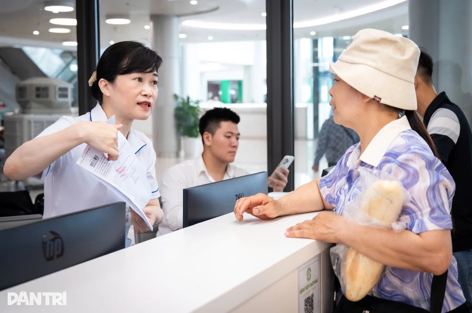 Người dân háo hức khám "bác sĩ Bạch Mai" tại Ninh Bình Người dân háo hức khám "bác sĩ Bạch Mai" tại Ninh Bình