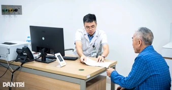 Người dân háo hức khám "bác sĩ Bạch Mai" tại Ninh Bình