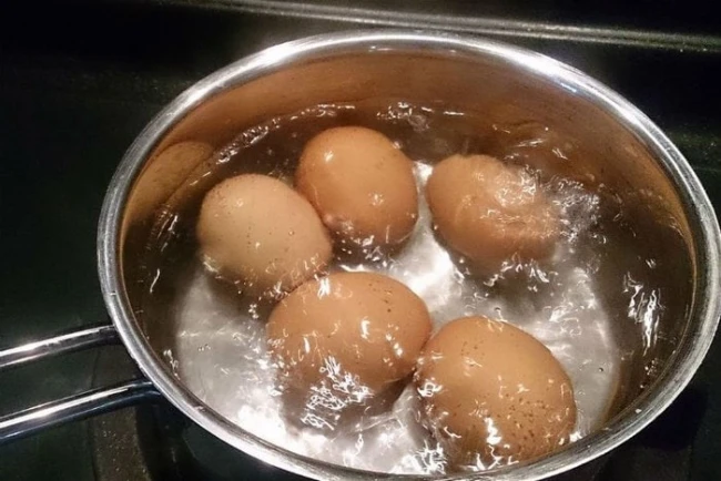 Người đàn ông 35 tuổi ăn 50 quả trứng lòng đào trong nửa tháng để kiểm soát cân nặng: Bác sĩ cảnh báo! Người đàn ông 35 tuổi ăn 50 quả trứng lòng đào trong nửa tháng để kiểm soát cân nặng: Bác sĩ cảnh báo!