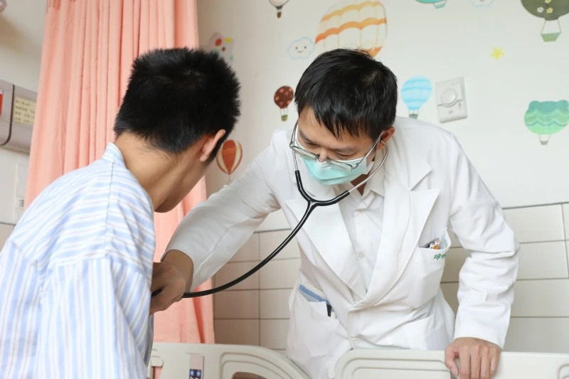 Người đàn ông 40 tuổi bàng hoàng phát hiện ung thư gan, "thủ phạm" là loại nước ai cũng tưởng uống càng nhiều càng tốt Người đàn ông 40 tuổi bàng hoàng phát hiện ung thư gan, "thủ phạm" là loại nước ai cũng tưởng uống càng nhiều càng tốt