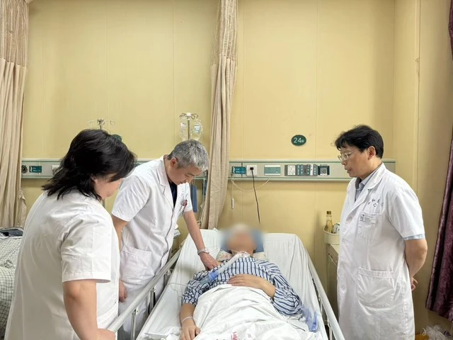 Người đàn ông 42 tuổi bất ngờ bị đột quỵ dù không hút thuốc, uống rượu: Bác sĩ nói "do làm 3 việc này" Người đàn ông 42 tuổi bất ngờ bị đột quỵ dù không hút thuốc, uống rượu: Bác sĩ nói "do làm 3 việc này"