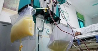 Người đàn ông 44 tuổi máu "trắng như sữa" vì 1 loại thịt và 1 đồ uống vạn người mê mỗi mùa hè