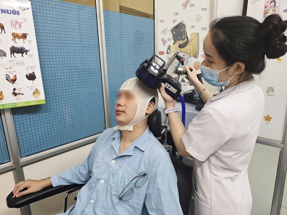 Người đàn ông 49 tuổi ở Hà Nội biến chứng sau đột quỵ: Chỉ sau 3 ngày làm 1 việc, điều kỳ diệu đã xảy ra Người đàn ông 49 tuổi ở Hà Nội biến chứng sau đột quỵ: Chỉ sau 3 ngày làm 1 việc, điều kỳ diệu đã xảy ra