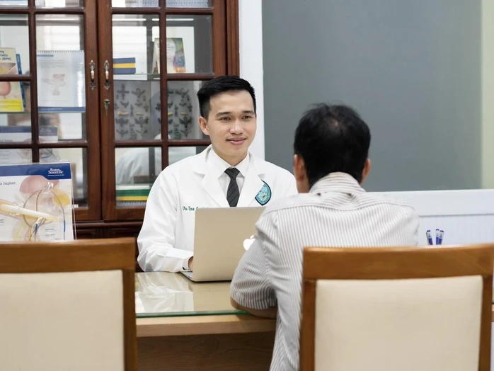 Người đàn ông cầu cứu bác sĩ sau khi tiêm filler tăng cường “bản lĩnh đàn ông” Người đàn ông cầu cứu bác sĩ sau khi tiêm filler tăng cường “bản lĩnh đàn ông”