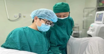 Người đàn ông gặp tai nạn hi hữu ở vùng kín khi cho lợn ăn