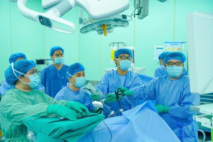 Người đàn ông Indonesia sang Việt Nam mổ ung thư đại trực tràng Người đàn ông Indonesia sang Việt Nam mổ ung thư đại trực tràng