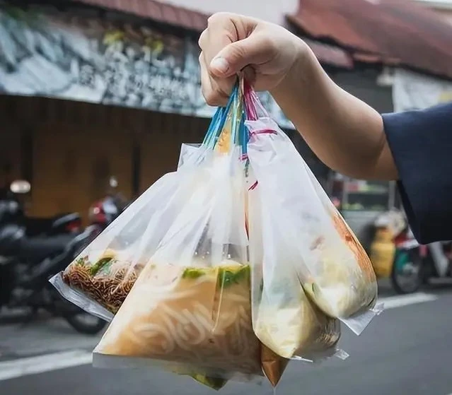 Người đàn ông mắc ung thư hạch vì 1 kiểu đựng đồ ăn quen thuộc, gia đình bất lực: Khuyên nhiều năm không được Người đàn ông mắc ung thư hạch vì 1 kiểu đựng đồ ăn quen thuộc, gia đình bất lực: Khuyên nhiều năm không được