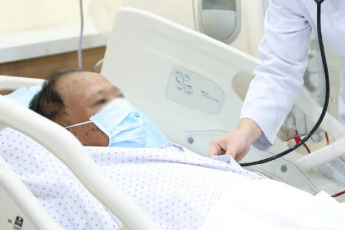 Người đàn ông mất hoàn toàn chức năng thận sau một đợt sốt siêu vi Người đàn ông mất hoàn toàn chức năng thận sau một đợt sốt siêu vi