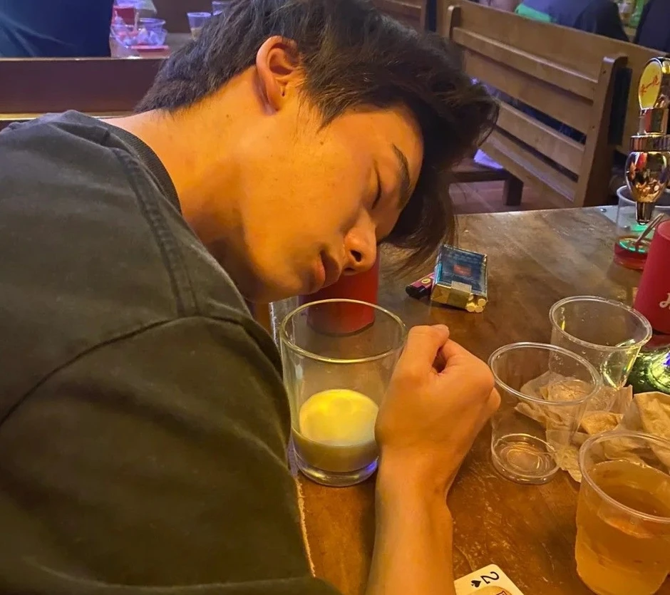 Người đàn ông ngoài 40 tuổi não đã già như ông cụ 80, bác sĩ thở dài: "6 việc hại não, nhớ đừng làm" Người đàn ông ngoài 40 tuổi não đã già như ông cụ 80, bác sĩ thở dài: "6 việc hại não, nhớ đừng làm"